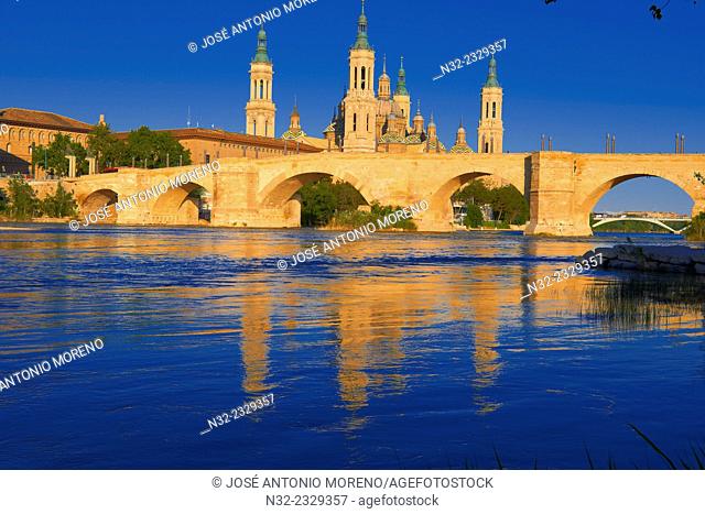 Zaragoza, Ebro River, Basilica del Pilar, Puente de Piedra, Saragossa, Aragon, Spain