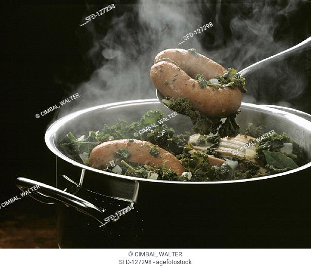 Kale with pork tripe in steaming pot