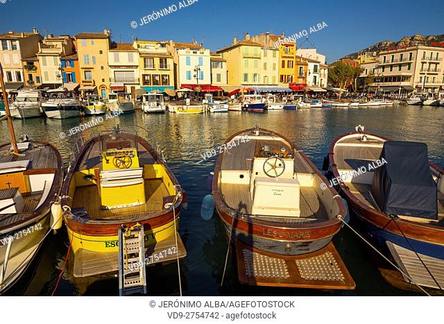 Fishing boats at fishing port, Marina, old harbour. Village of Cassis. Bouches-du-Rhône, Provence Alpes Cote d'Azur. French Riviera. Mediterranean Sea