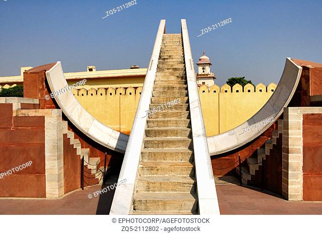 Laghu Small Samrat Yantra Equinoctial Sundial, Jantar Mantar, an open air observatory built by Maharaja Jai Singh of Jaipur. Rajasthan, India