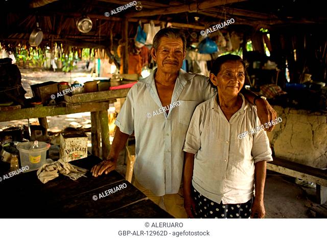 Couple, Nova Canaã Community, Cuieiras River, Amazônia, Manaus, Amazonas, Brazil