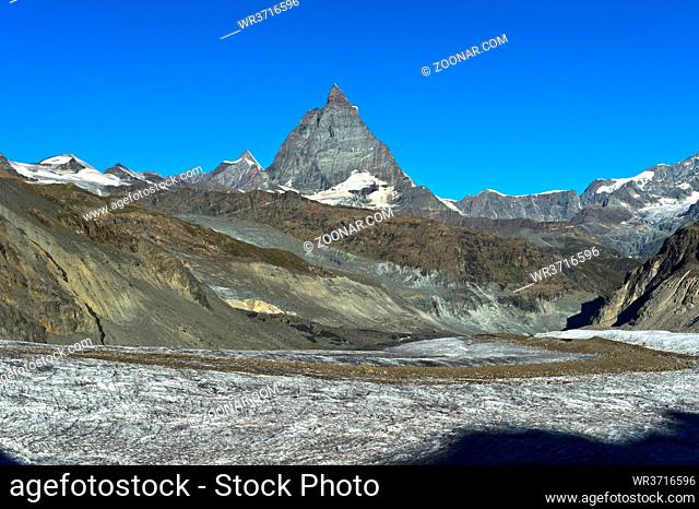 Das Matterhorn, links Dent d'Herens, Gornergletscher vorn, Zermatt, Wallis, Schweiz / The Matterhorn, Mont Cervin, Dent d'Herens to the left