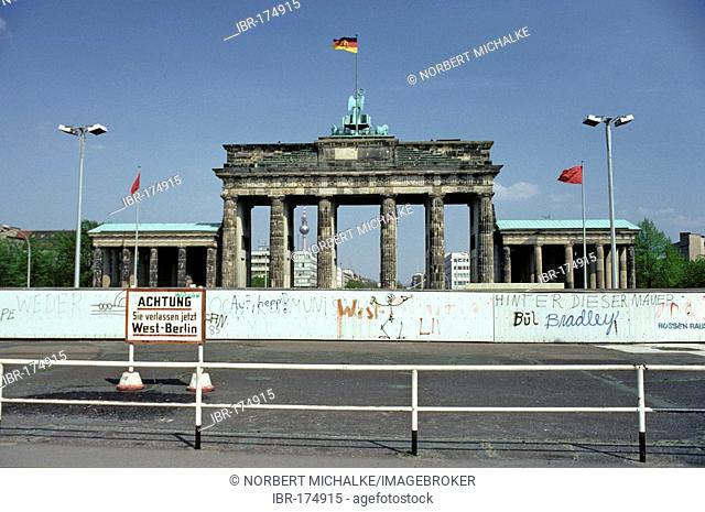 Berlin Wall and Brandenburg Gate, before 1989, Berlin, Germany