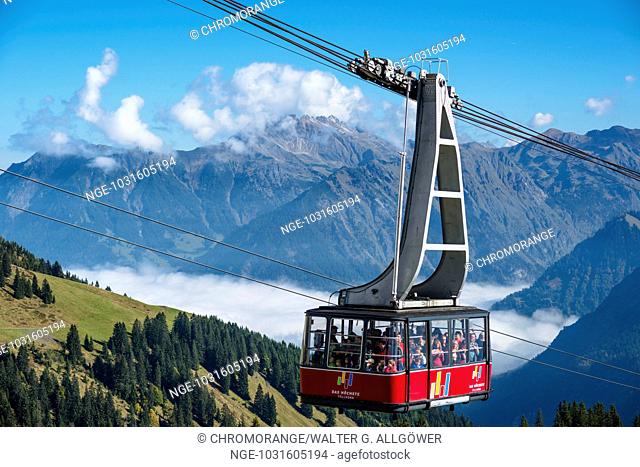 Gondel, Seilbahn zur Bergstation, Fellhorn, 2038m, dahinter das Nebelhorn, 2224m, Oberstdorf, Allgäuer Alpen, Allgäu, Bayern, Deutschland, Europa