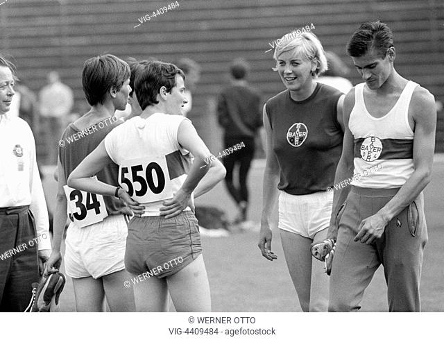 Sixties, black and white photo, sports, athletics, Western German Championships in Athletics 1966 in Leverkusen, track racing, men, women