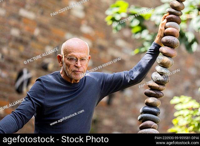dpatop - 07 September 2022, Colonia;: The renowned German investigative journalist Günter Wallraff poses in the garden of his home in the German city of Cologne...