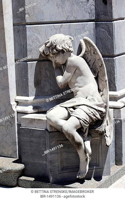 Statue of an angel at La Recoleta Cemetery, Barrio Norte, Buenos Aires, Argentina, South America