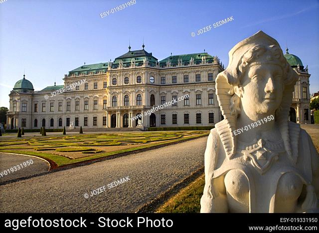 Wien - Sphinx von den Belveder Palast in den Morgenlicht