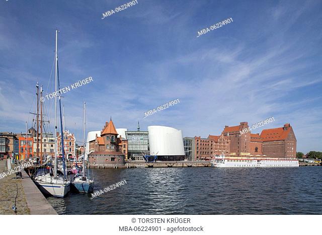 Stralsund, Old Lotsenhaus, Museum Ozeaneum, old storage building at the harbor