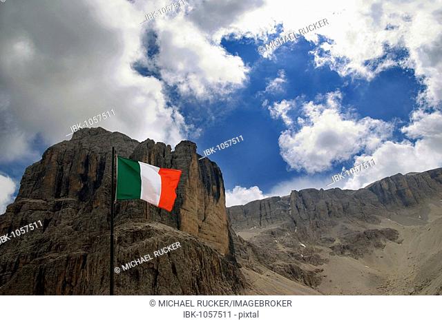 Italian flag at Lake Pisciadu with Pisciadu peak, Sella massif, Passo Gardena, province of Bolzano-Bozen, Italy, Europe