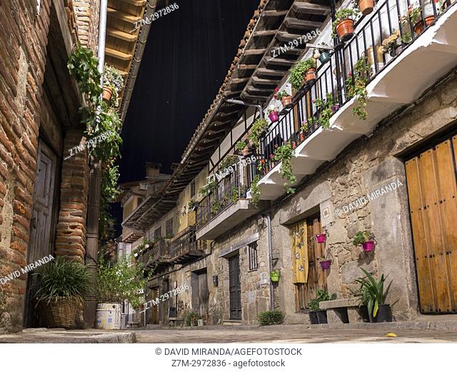 Calle típica de Cuevas del Valle. Barranco de las cinco villas. Valle del Tiétar. Provincia de Ávila, Castile-Leon, Spain