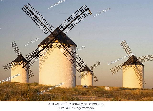 Molinos de viento Campo de Criptana, provincia de Ciudad Real, Castilla la Mancha, Spain Ruta de Don Quijote