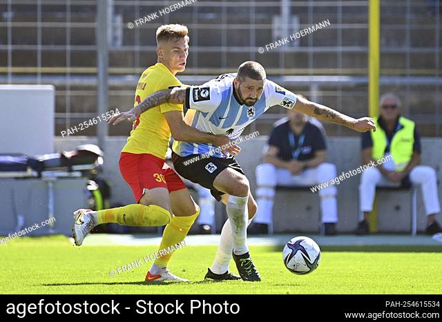 Sascha MOELDERS (TSV Munich 1860), action, duels versus Max DOMBROWKA (Meppen). Soccer 3rd league, Liga3, TSV Munich 1860-SV Meppen 1-1 on 04.09