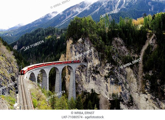 Landwasser viadukt, Albula, UNESCO World Heritage Site Rhaetian Railway in the Albula, Kanton Graubuenden, Switzerland