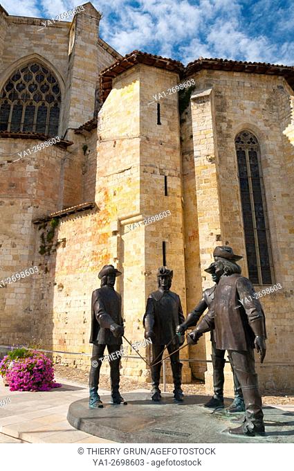 France, Gers (32), Town of Condom on the way of Saint Jacques de Compostelle, D'Artagnan and 3 musketeers statues from Zurab Tsereteli