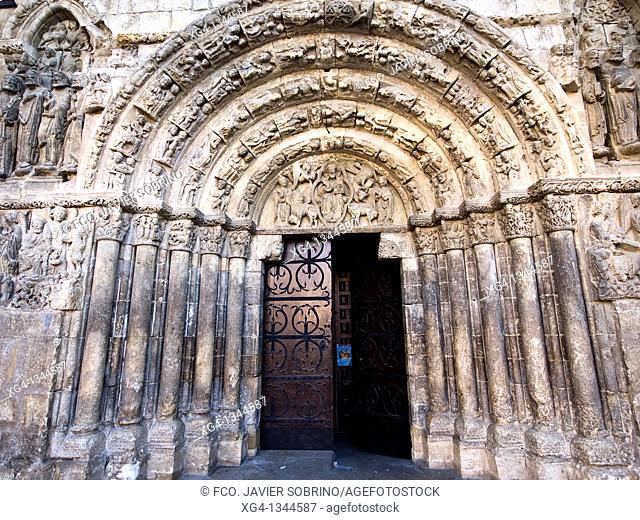 Portada románica de la iglesia de San Miguel Arcángel - Estella - Navarra