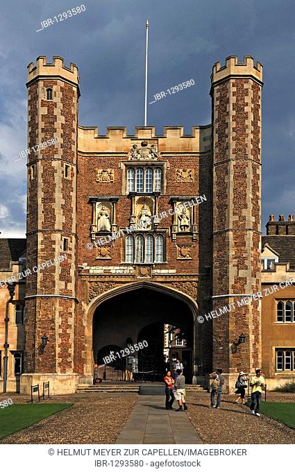 Gate to Trinity College, founded in 1546 by Henry VIII, from the backyard, Trinity Street, Cambridge, Cambridgeshire, England, United Kingdom, Europe