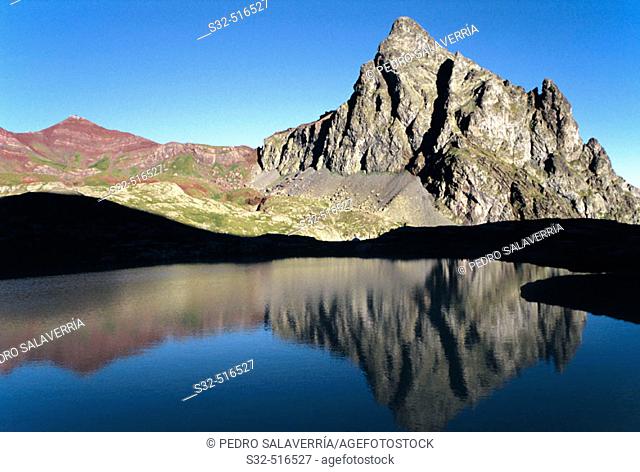 Anayet (2545 m.) and Ibón de Anayet, Canal Roya. Canfranc Valley. Pyrenees Mountains. Huesca province, Aragón. Spain