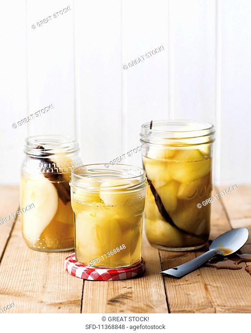 Preserved apples and pears