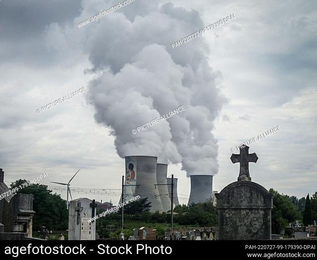 01 August 2015, France, Cruas: The cooling towers of the Cruas nuclear power plant in the Ardeche department in the Auvergne-Rhone-Alpes region of France with a...