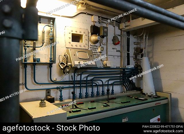 25 July 2022, Hamburg: In the airlock area of the Steintorwall underground bunker, a console with buttons and lines can be seen