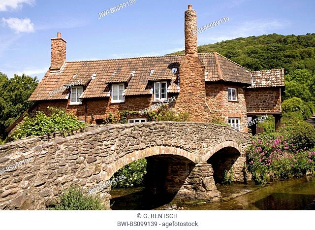 english cottage with bridge, United Kingdom, England, Suedengland
