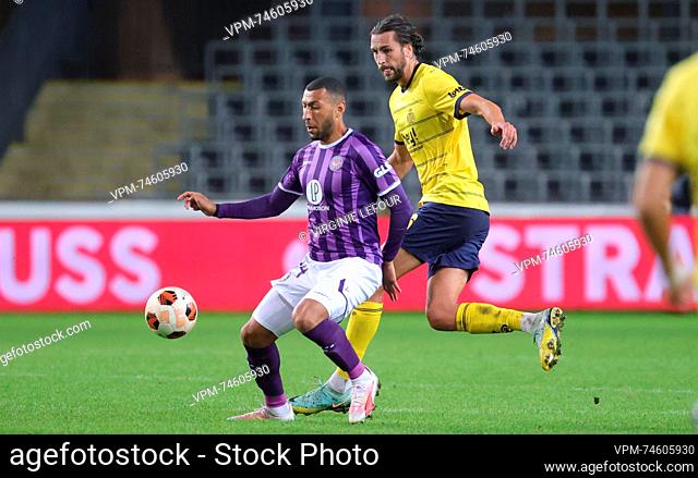 Toulouse's Yanis Begraoui and Union's Christian Burgess fight for the ball during a soccer game between Belgian Royale Union Saint Gilloise and French Toulouse...