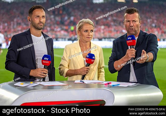 20 August 2022, Berlin: Soccer: Bundesliga, 1. FC Union Berlin - RB Leipzig, Matchday 3, An der Alten Försterei. Lothar Matthäus (r) talks to RB Leipzig coach...