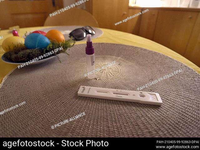 05 April 2021, Bavaria, Kaufbeuren: The test cassette of a Corona rapid test (antigen test) is lying on a kitchen table. Photo: Karl-Josef Hildenbrand/dpa