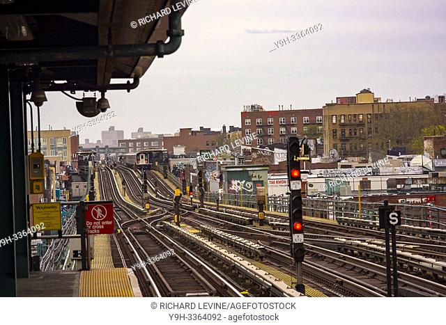 Flushing Line elevated subway in Queens in New York on Saturday, April 20, 2019. (© Richard B. Levine)
