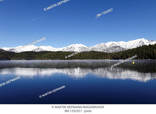 Eibsee lake with Ammergebirge mountains, Grainau, Werdenfelser Land district, Upper Bavaria, Bavaria, Germany, Europe