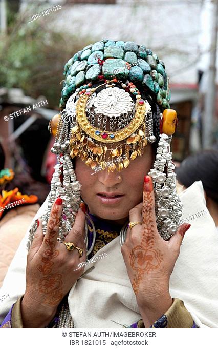 Portrait, richly decorated traditional bride at a wedding, jewellery, precious stones, Keylong, Lahaul and Spiti district, Himachal Pradesh, India, South Asia