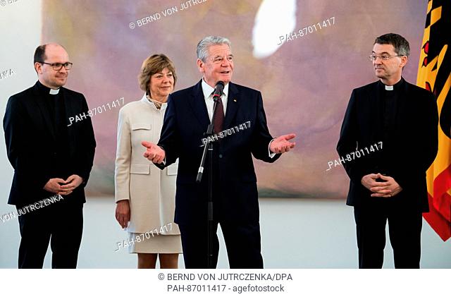 German Federal President Joachim Gauck (2-R) and his partner Daniela Schadt (M) receive young carol singers from the diocese Fulda with prelate Klaus Kraemer...