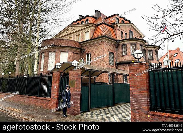 GERMANY, LEIPZIG - 21 de diciembre de 2023: Un edificio alberga el Consulado General de Rusia que se puso a cerrar después de 240 años de operación