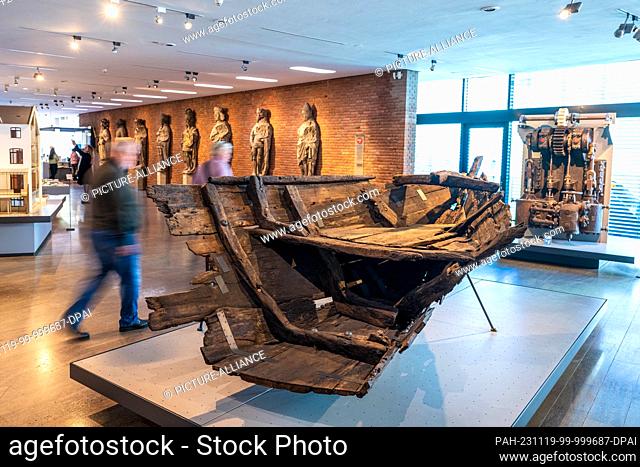 PRODUCTION - 17 November 2023, Bremen: A shipwreck from the Weser is on display at the Focke Museum. On November 19, 2023