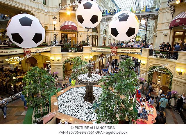 05 July 2018, Russia, Moscow: Soccer, 2018 World Cup: pedestrians and soccer fans walking through the shopping arcade ""gum"" (glavnyi universalny magazin)