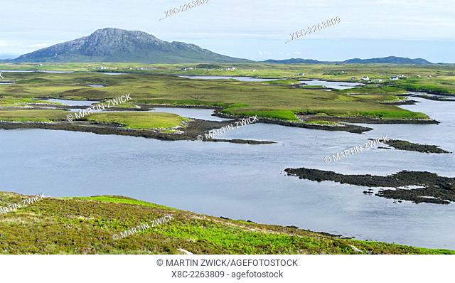 Landscape on the island of North Uist (Uibhist a Tuath) in the Outer Hebrides. Loch Langais und Loch Euphort. Europe, Scotland, June