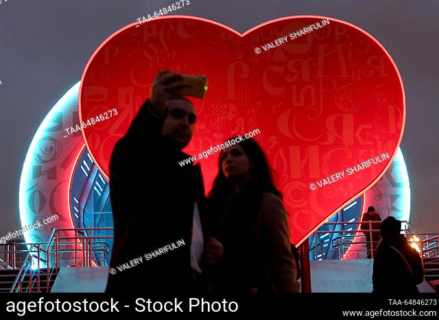 RUSSIA, MOSCOW - NOVEMBER 15, 2023: People are seen by a heart-shaped figure at the VDNKh exhibition centre. Valery Sharifulin/TASS