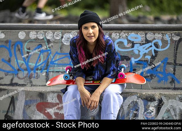 PRODUCTION - 15 July 2022, Berlin: Elisabeth Furtwängler sits with her skateboard in a bowl at the Gleisdreieck skate park