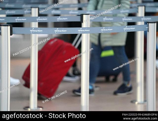 23 March 2022, Hamburg: Passengers stand at a check-in in Terminal 1 of Hamburg Airport. After the warning strike at Hamburg Airport