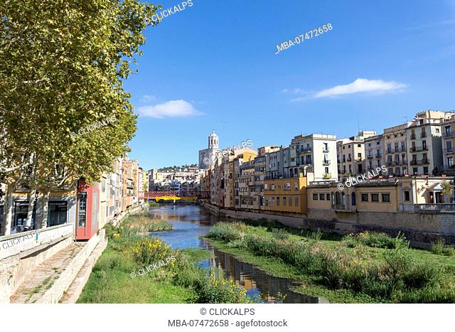 Colored houses on River Onyar, Girona, Catalonia, Spain