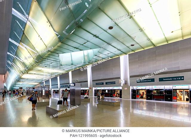 Singapore – January 29, 2018: Metro Station at Changi airport (SIN) in Singapore. | usage worldwide. - Singapur/Singapore