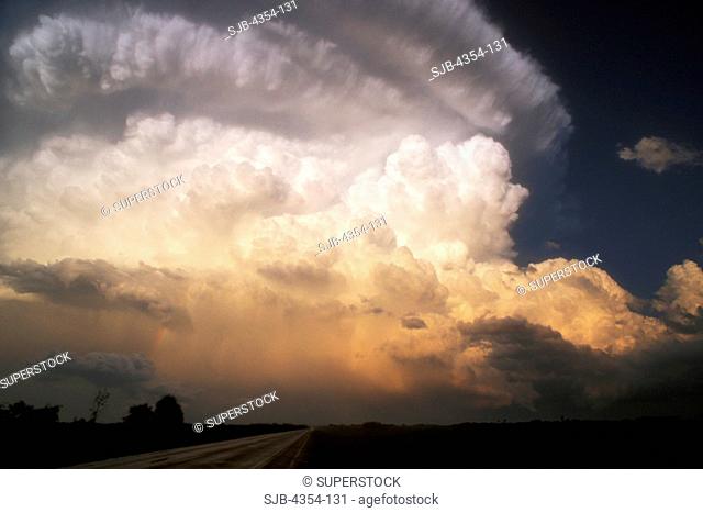 A Severe Thunderstorm Develops in Late Afternoon