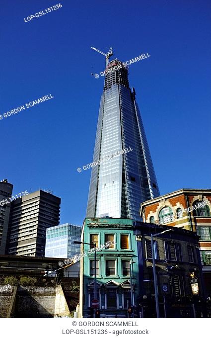 England, London, Southwark. Shard London Bridge under construction. Upon completion in 2012 the building will be the tallest in the European Union