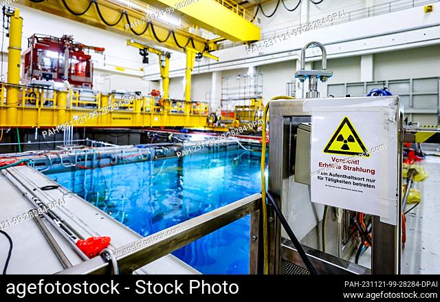 21 November 2023, Schleswig-Holstein, Brunsbüttel: A sign with the inscription ""Caution! Increased radiation"" hangs in the former reactor block of the...
