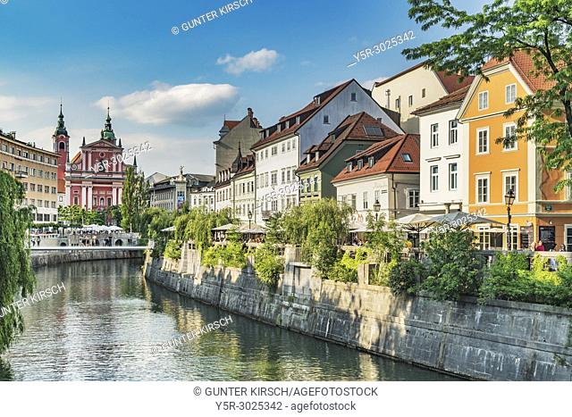 View over the river Ljubljanica to the promenade and the Franciscan church. The church was built between 1646 and 1660. It is located on the Preseren Square in...