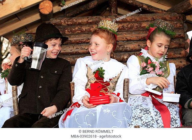 Germany, Bavaria, Bad tölz, Leonhardiritt, horse-cars, children, official dress