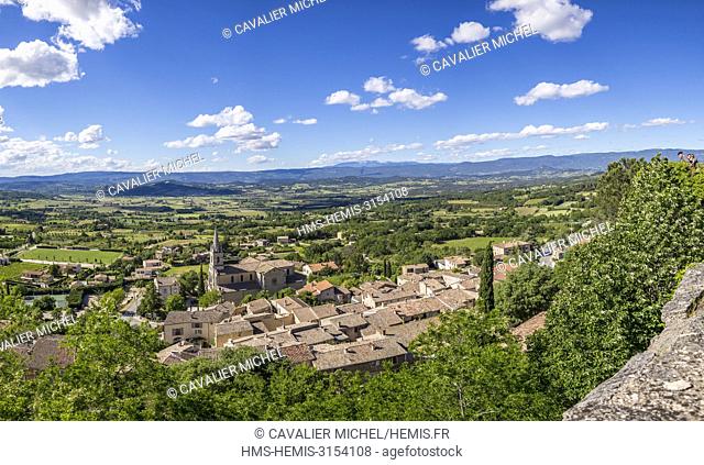 France, Vaucluse, regional natural reserve of Luberon, Bonnieux, panoramic view since the belvedere ""Lou Badareù"""