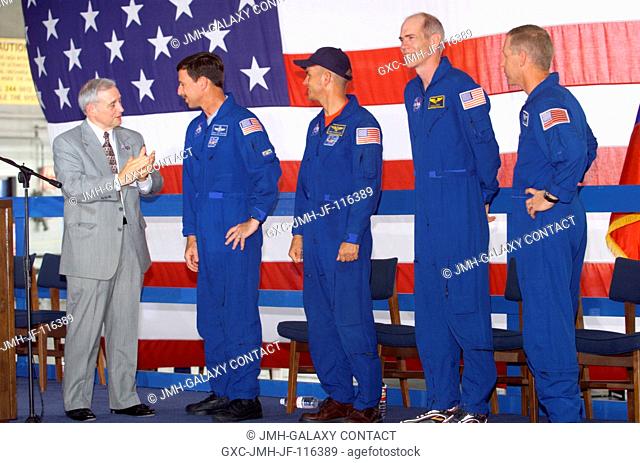 Johnson Space Center's (JSC) Acting Director Roy Estess congratulates the STS-105 crew on the stage in Hangar 990 at Ellington Field during the STS-105 and...