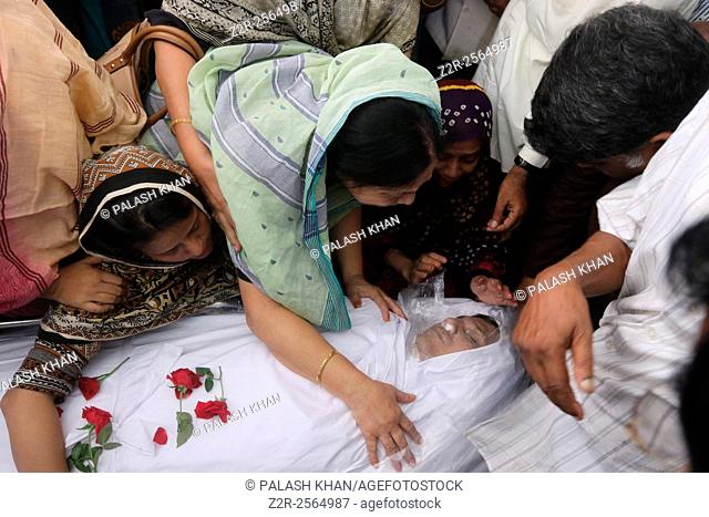 BANGLADESH, Dhaka : Relatives of the dead publisher Faisal Arefin Dipan who was hacked to death react after seeing his body in Dhaka on November 1, 2015